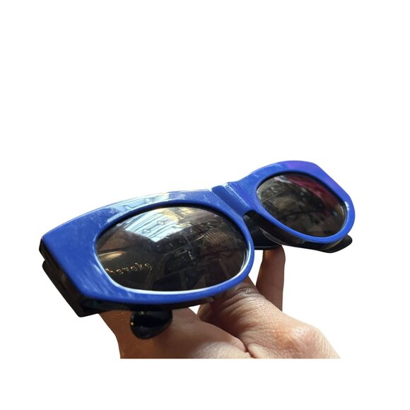 SHEVOKE Saint Sunglasses in Royal Blue main image 9